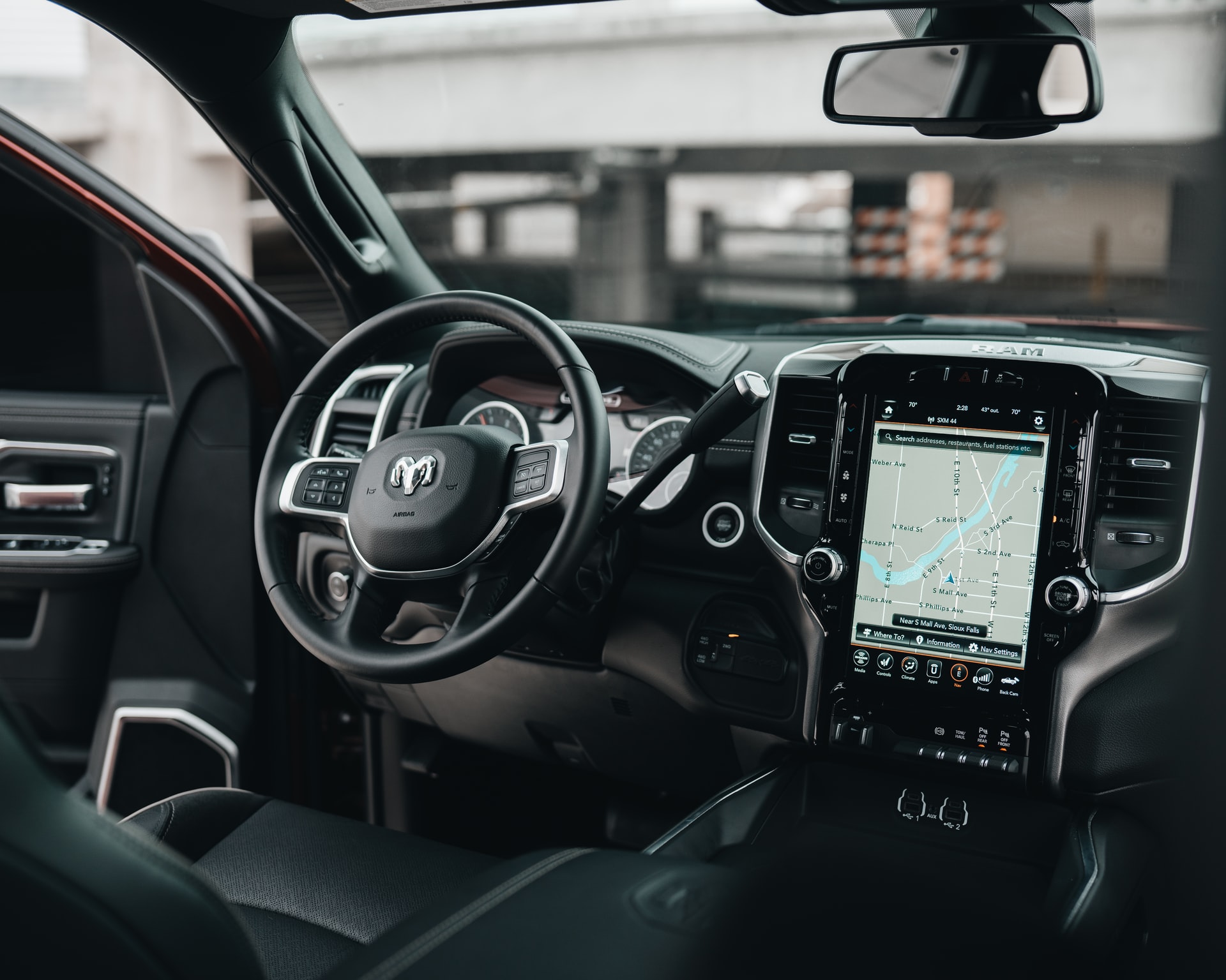 brock-wegner-pWGUMQSWBwI-unsplash Taxi Maxima